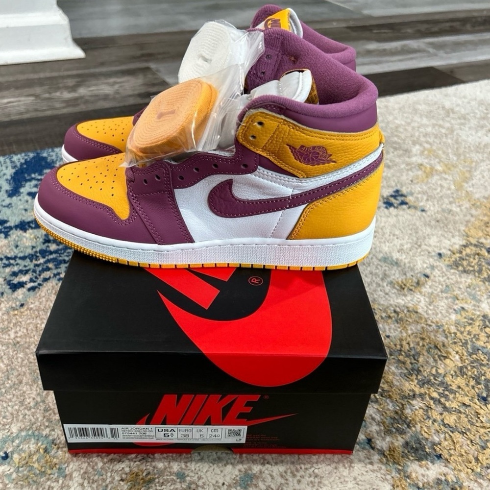 Jordan 1 Retro OG BrotherHood Size 5.5y/Size 7 Women NIB